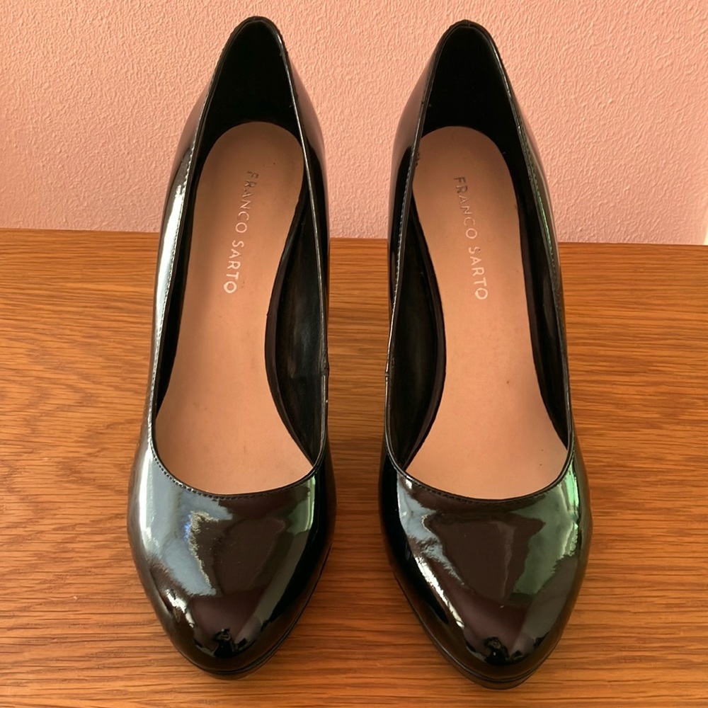 Limited Time Sale🎉now $30
Patent leather, black shoes, Franco Sarto,  9.5M